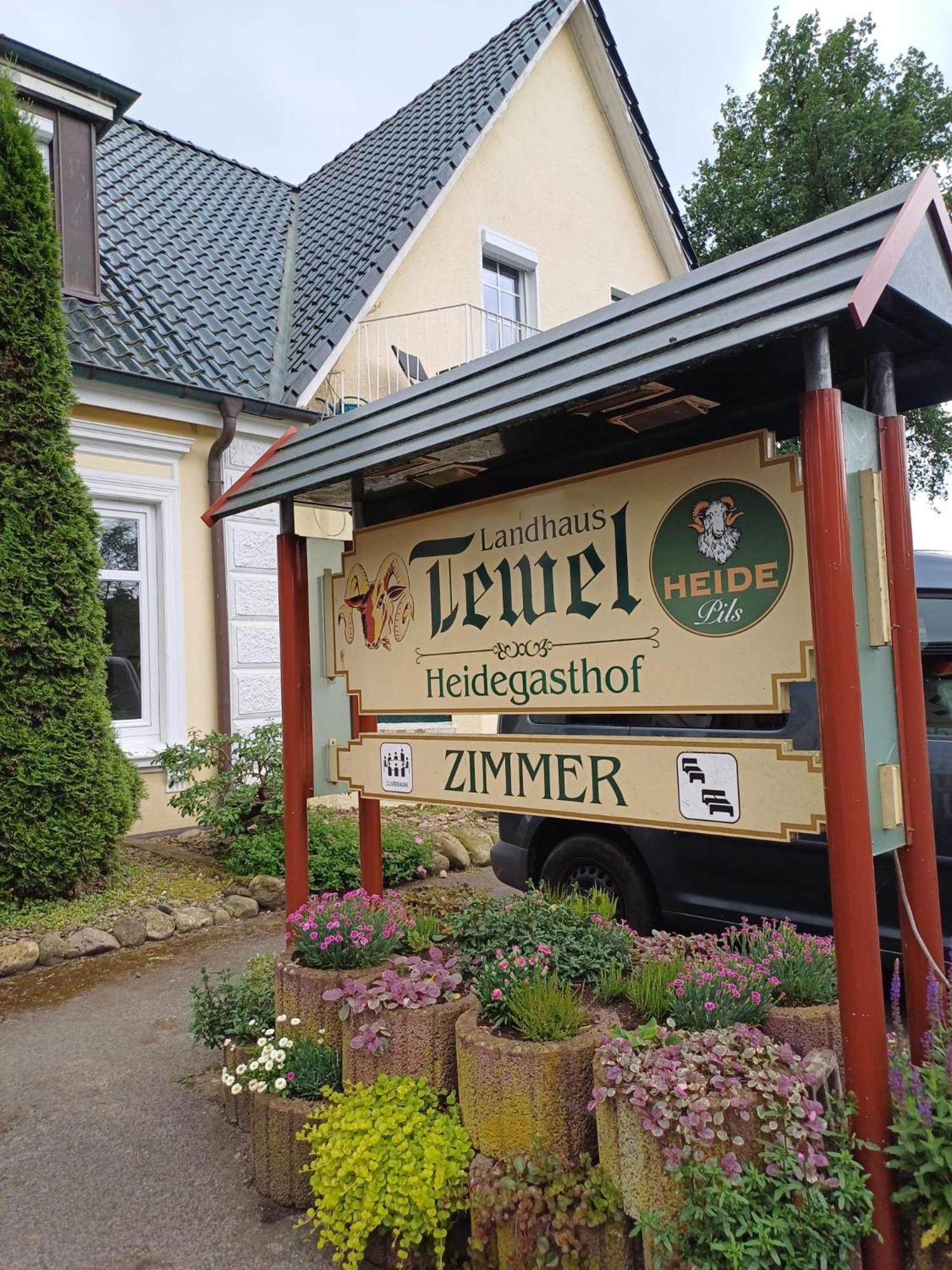 Landhaus Tewel Hotel Mit Restaurant Extérieur photo